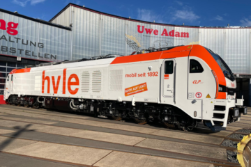 Der Erstkunde und der Erstvermieter der EuroDual-Lokomotiven vereinbaren einen Full-Service-Rahmen-Leasingvertrag über eine EuroDual